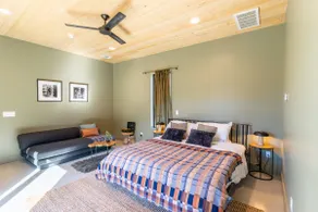 Modern Hill Country Guest House - Image 5