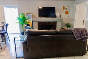 2 bed king/queen entire home min. to Den Airport - Image 4