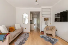 Lovely 1-bedroom Apt in the Heart of Stockbridge - Image 2