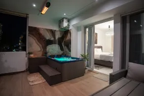 Chase The Sun: Private Jacuzzi - Image 3