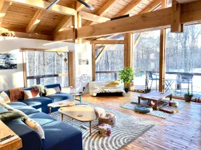 Luxury 8 Bed Chalet at the Arete near NRG - Image 3