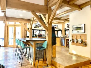 Luxury 8 Bed Chalet at the Arete near NRG - Image 5