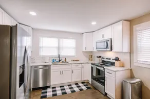 Spacious 2b/1bath Home w private deck - Downtown! - Image 4