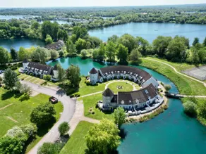 Pepperpot Lakeside Lodge on Isis & Windrush Lakes in the Cotswold Lakes - Image 2