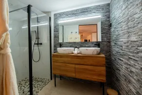 One Love Room - Image 4