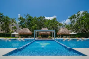Jungle view | 15+ resort-style amenities - Image 2