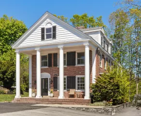 Beautifully Furnished, Centrally Located 2BR - Image 2