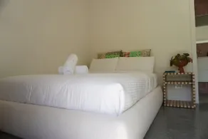 Private bungalow - Image 3