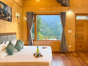 Luxurious Chalet near Paragliding Site, Kullu - Image 3