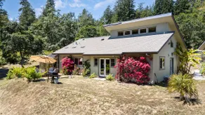 Compass Rose: Outdoor Shower+Private Hiking Trail - Image 4