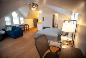 Upscale studio on the park - Image 2