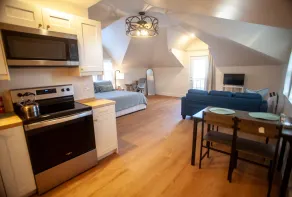 Upscale studio on the park - Image 5