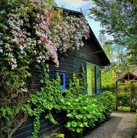 Folk cabin on the way to the volcano k 1, CasaNikiara - Image 3