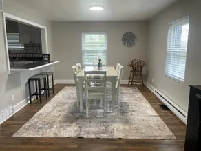 Cozy 3 Bedroom at the “Queen 45” - Image 2