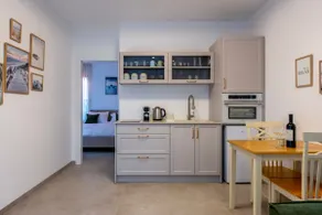 Second Floor Modern Style Suite & Outdoor FirePit - Image 4