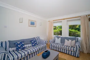 Two bed flat, sea view & parking - Image 3