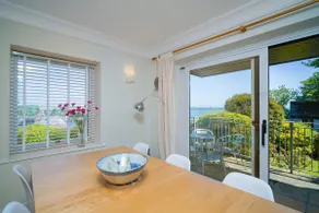 Two bed flat, sea view & parking - Image 5
