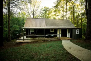 Sweet Retreat Cabin in woods/hot tub/pets allowed - Image 5