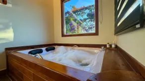 Romantic chalet with hydro and panoramic view - Image 4