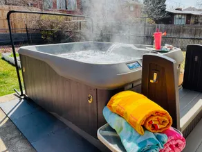 Hot tub, Outdoor TV, Gourmet Kitchen, King Beds - Image 4