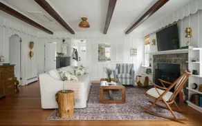 Lake Shore Cottage - Waterfront with Beach Access - Image 2
