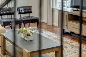 Under the Oak: A timeless retreat w/modern luxury - Image 5