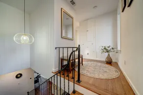 Under the Oak: A timeless retreat w/modern luxury - Image 4