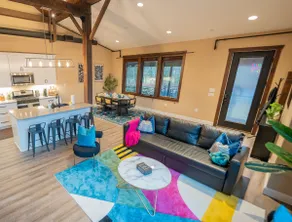 The ModLux Loft | King Bed | Free Parking - Image 3