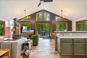 Ski Chalet 6 min to River • Hot Tub & Sauna - Image 2