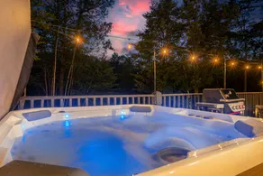Ski Chalet 6 min to River • Hot Tub & Sauna - Image 3