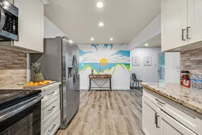 King Suite Gem/3 beds 2 baths/Large Yard - Image 4