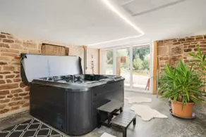Private swimming pool, Jacuzzi and Sauna Clair de Lune 4****  - Image 2