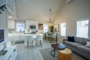 Heart of Downtown Kelowna close to Lake 3 Bedrooms - Image 2