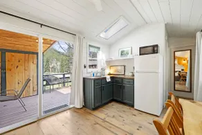 The Golden Nugget Cabin - Image 2