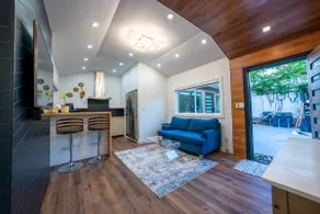 A Beautiful & Modern Guest House - Image 5