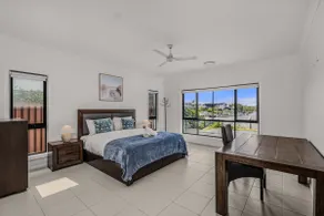 Scenic 5-Bed Riverview Classic & Relaxing Escape - Image 3
