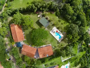 Nature retreat with pool and skateboard - Image 2