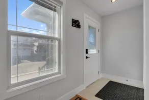 Spacious 3BR|2.5Bth | Free parking in Saddle Ridge - Image 2
