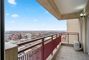 High-end Apartment with Panoramic View, Parking & Pool - Image 3