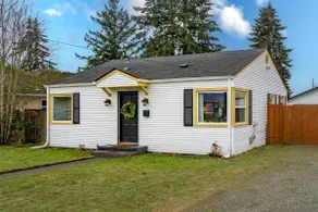 Newly Renovated | Cozy 2 Bedroom House in Tacoma - Image 2