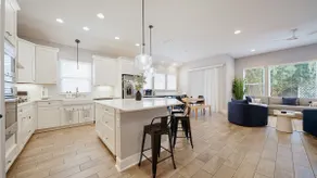 Luxe retreat w/heated pool+court 5 min to beach - Image 4