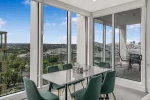 180° Skyline Views | 2BR 2Bath by Accor Stadium - Image 3