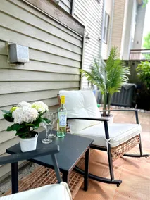 Cozy Studio Apt/With a Fireplace & backyard oasis - Image 2