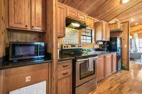 Stay Awhile | Historic Monteagle Hiking - Image 5