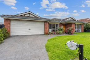 Fresh & Spacious 4BR Holiday House - Image 3