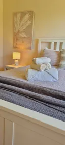 Fresh & Spacious 4BR Holiday House - Image 2