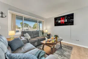3 Blocks to Bay + Boat Parking + Renovated + 3 Bd - Image 2