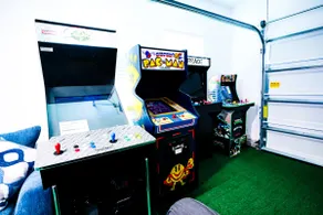 Sleeps 16 - 3 Kings, Pool, Golf Cart & Arcade Room - Image 3