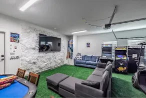Sleeps 16 - 3 Kings, Pool, Golf Cart & Arcade Room - Image 2