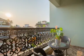 Cozy 1-BHK | Jacuzzi & Scenic Rooftop Pool - Image 4